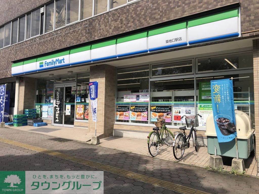 コンビニ　ファミリーマート築地口駅店（コンビニ）まで390m