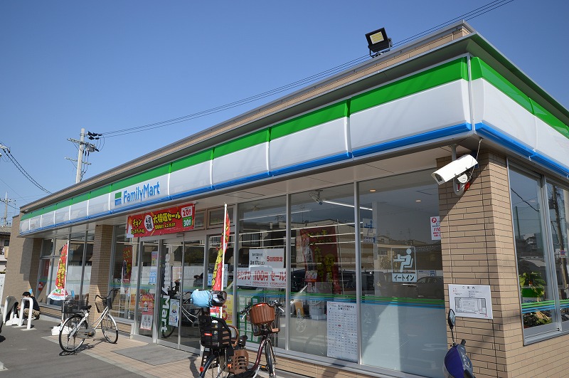 コンビニ　ファミリーマート鴻池店（コンビニ）まで379m