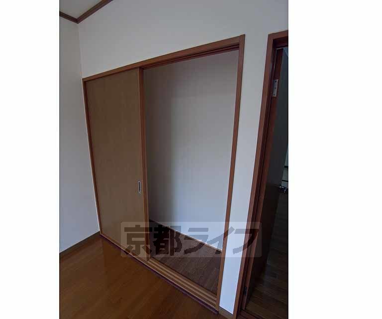 収納　洋室に収納あります。