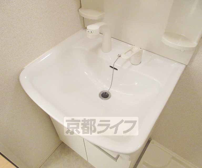 洗面設備　ピカピカな洗面台！