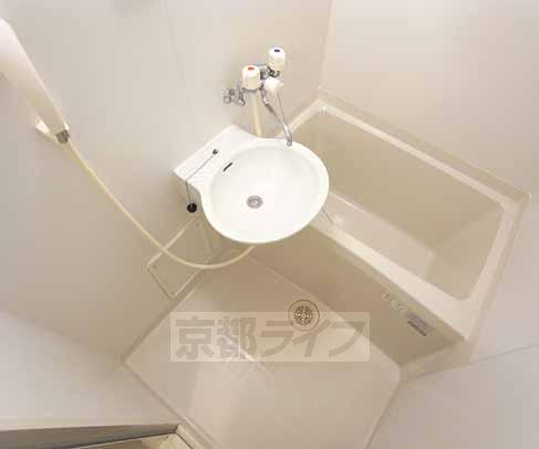 バス・シャワールーム　浴室乾燥機付きのお風呂です。