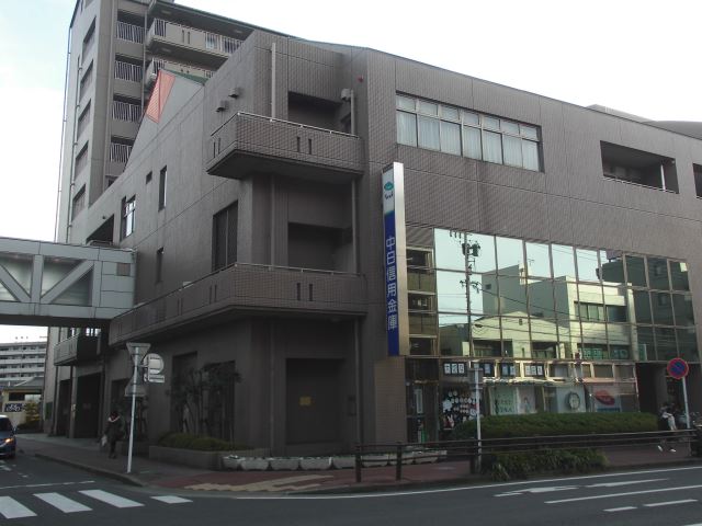 銀行　中日信用金庫（銀行）まで590m