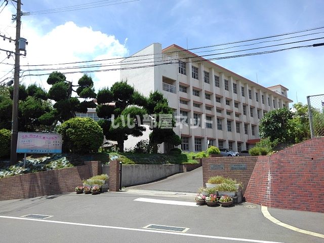 高校・高専　鹿児島県立鹿児島東高校（高校・高専）まで194m