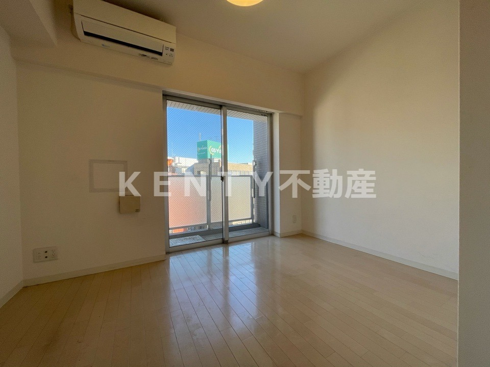 居室・リビング　こちらの居間で趣味の時間をお楽しみください