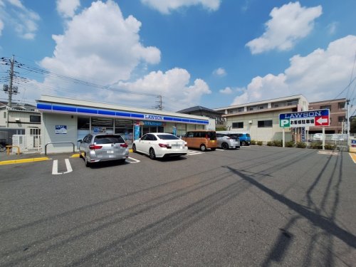 コンビニ　ローソンさいたま市立向小学校前店（コンビニ）まで74m