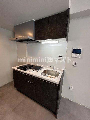 キッチン　※各階フローリング、建具の色が少し異なります。