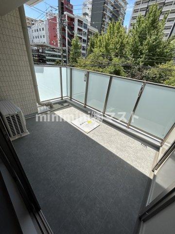 バルコニー　※各階フローリング、建具の色が少し異なります。