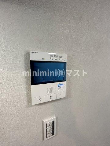 セキュリティ　※各階フローリング、建具の色が少し異なります。