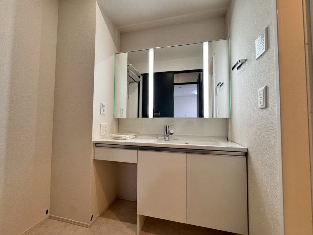 洗面設備　※写真は反転仕様です。