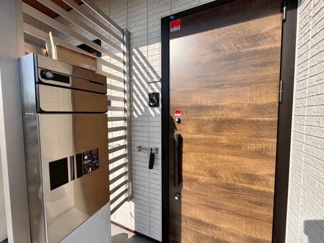 エントランス　※写真は反転仕様です。