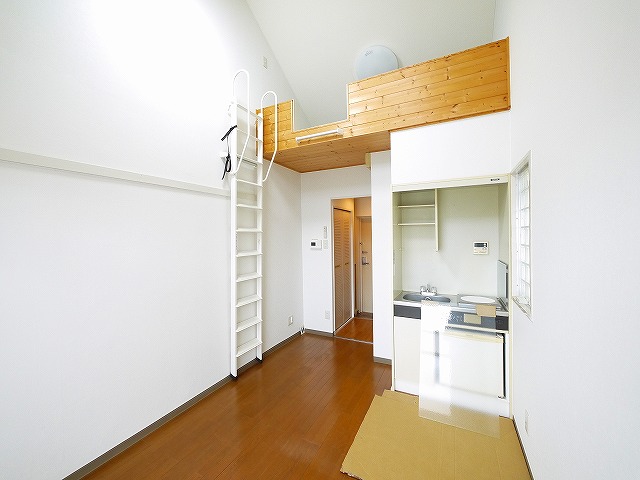 その他部屋・スペース　開放的な寝室です