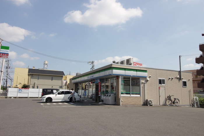 コンビニ　ファミリーマート知立堀切店（コンビニ）まで203m