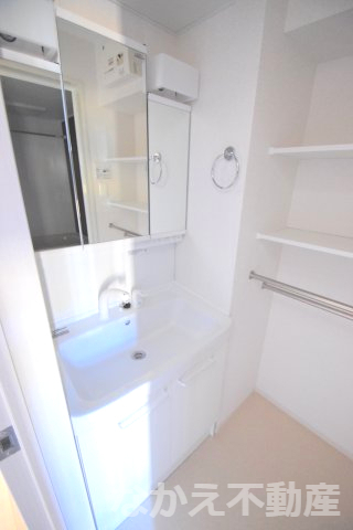 洗面設備　スペースが確保できる洗面所です