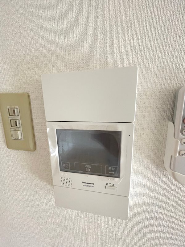 セキュリティ　来訪者の顔が見えて安心モニター付きインターフォン♪