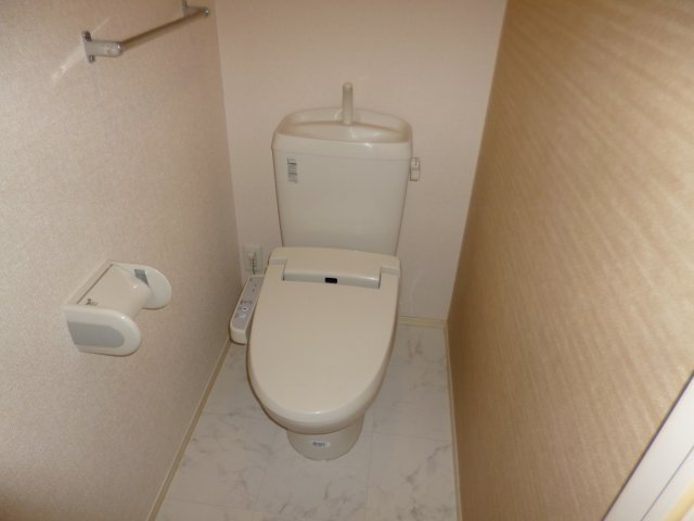 トイレ　温水洗浄便座