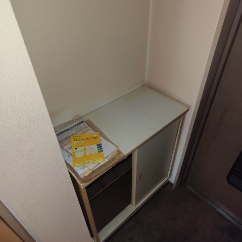 玄関　シューズボックスの上には小物などが置けますね