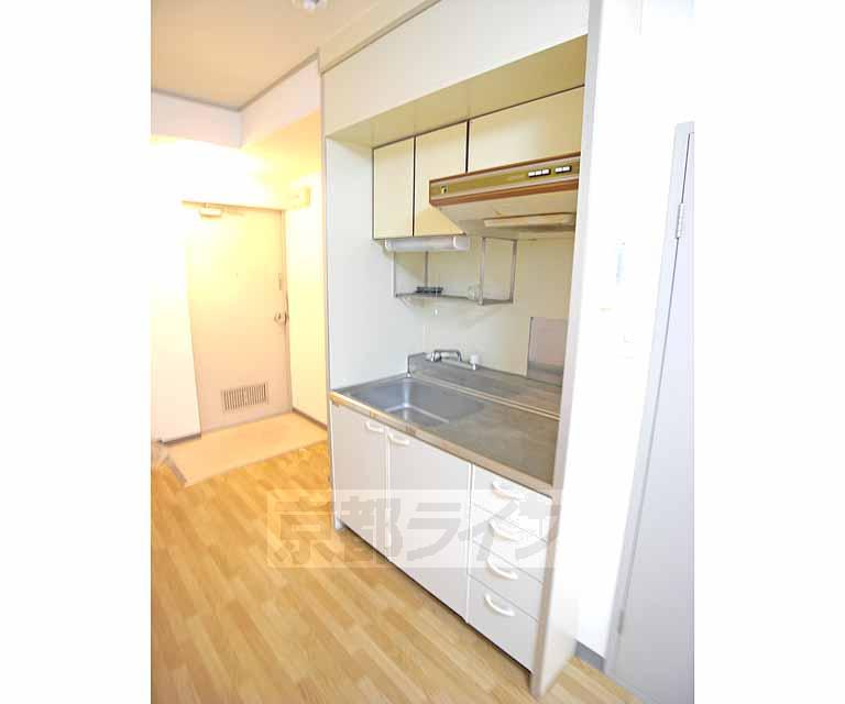 キッチン　一人暮らしにちょうどいいサイズです。