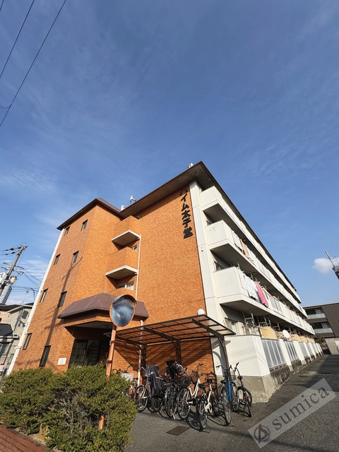 建物外観　鉄筋コンクリート造のガッチリとした建物です♪