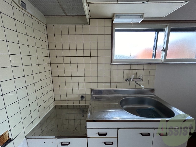 キッチン　キッチンはこちらです。大きめのコンロも設置できますね。