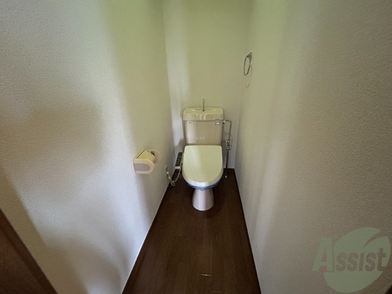 トイレ　トイレです。少し広めのゆったり空間となっております。