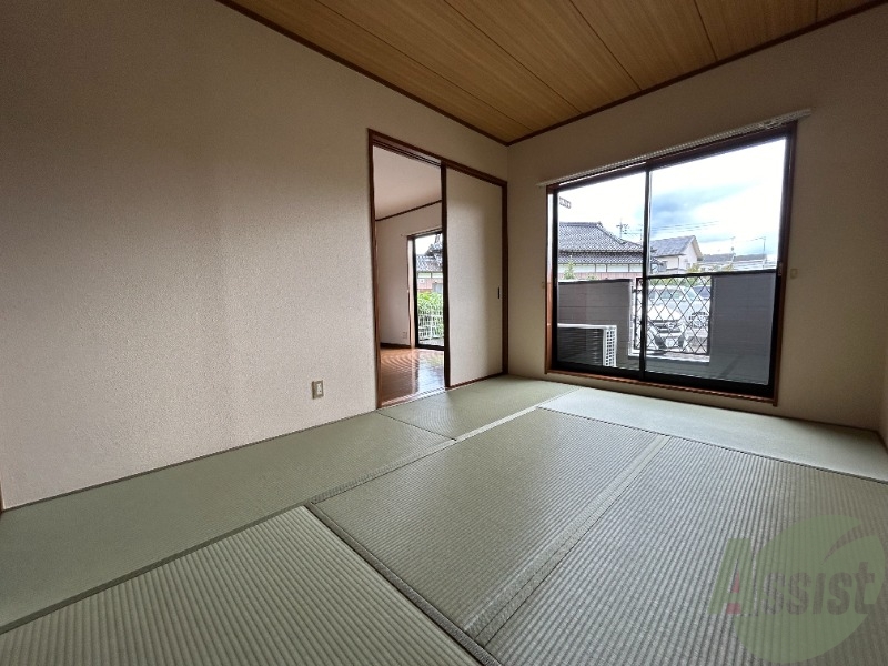 その他部屋・スペース　寝室です。陽当たりが良く、畳も綺麗で過ごしやすそうです。