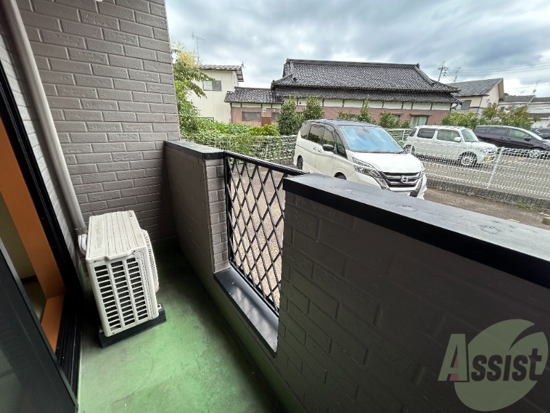 バルコニー　ベランダです。日当たりが良いので、洗濯物がすぐ乾きそうです。