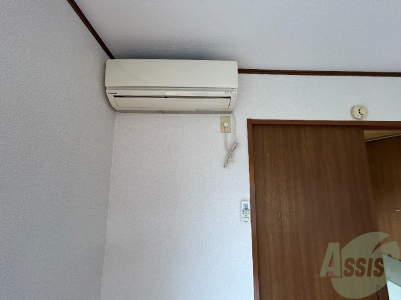 その他設備　エアコンはこちらです。リビングに設置されています。