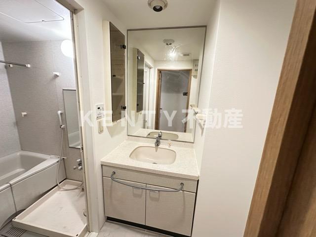 洗面設備　脱衣スペースもあります