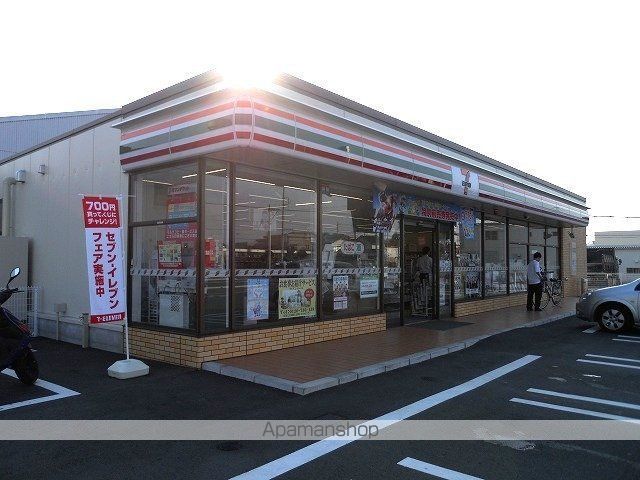 コンビニ　セブンイレブン（コンビニ）まで677m