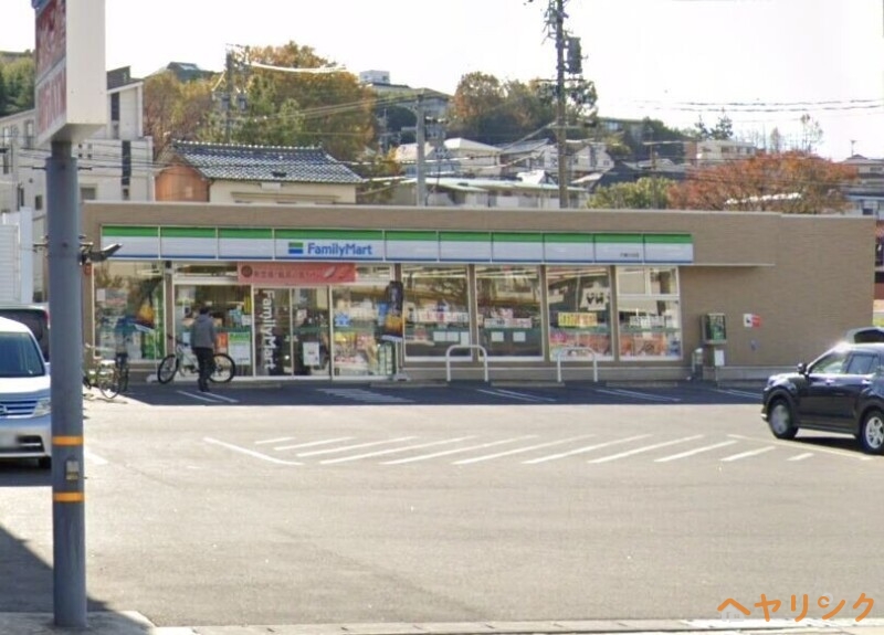 コンビニ　ファミリーマート千種汁谷店（コンビニ）まで590m
