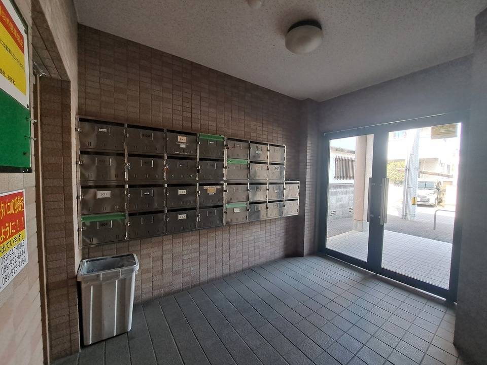 エントランス　メールBOX