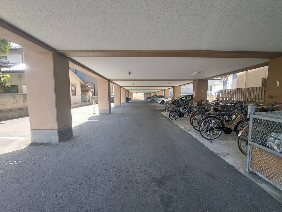 駐車場　駐車場