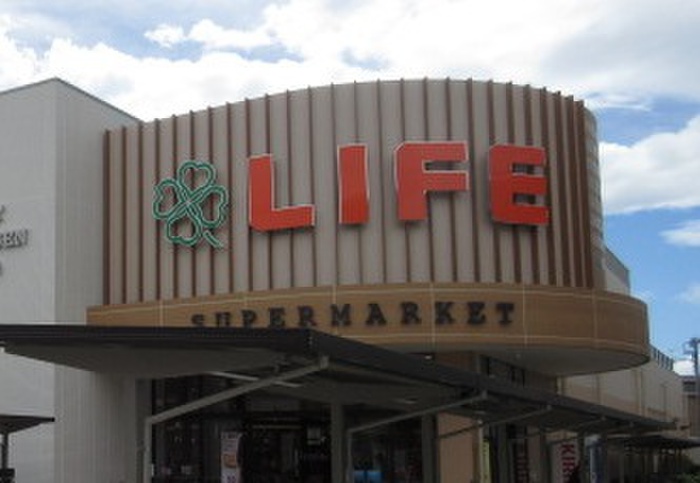スーパー　ライフ 新桜台駅前店（スーパー）まで384m