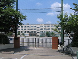 中学校　足立区立入谷中学校（中学校）まで495m