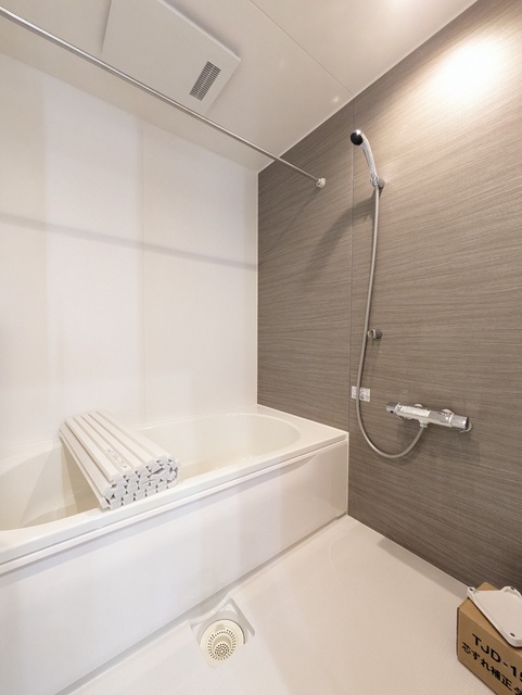 バス・シャワールーム　浴室乾燥機付のバスルーム☆