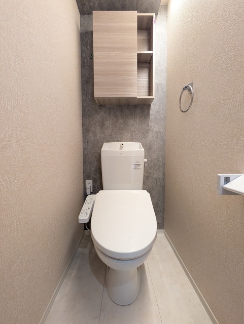 トイレ　温水洗浄暖房便座付（２階）☆