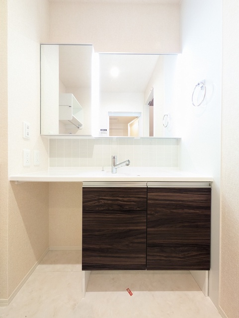 洗面設備　朝の支度に便利な洗髪洗面化粧台☆