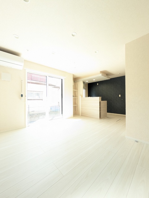 居室・リビング　南西向きのリビング１２．９帖☆