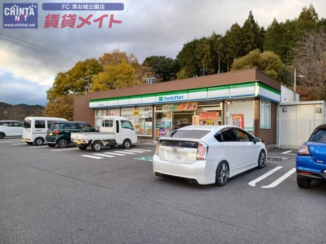 コンビニ　ファミリーマート榊原温泉口店（コンビニ）まで7012m