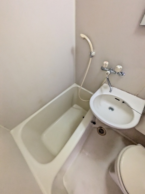 バス・シャワールーム　お風呂（※クリーニング前）