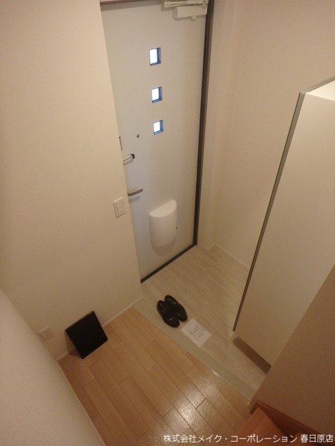 玄関　写真は同型タイプ