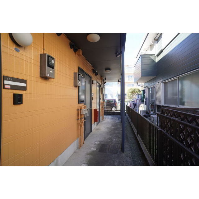 その他共有部分　玄関側共用部です♪