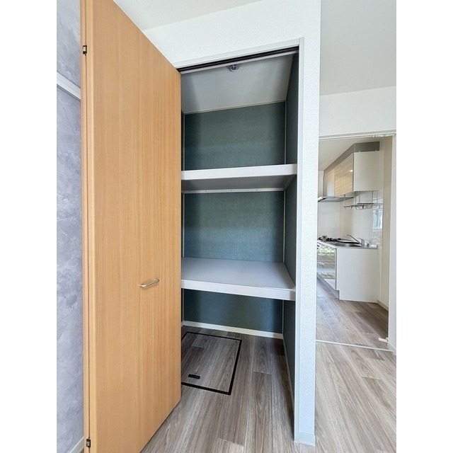 収納　天井高までたっぷり収納できます♪