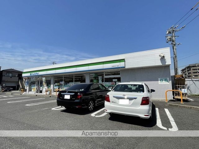 コンビニ　ファミリーマート（コンビニ）まで1247m