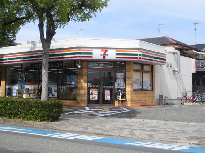 コンビニ　セブンイレブン（コンビニ）まで570m