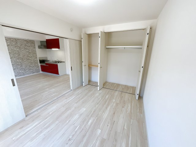 収納　別部屋同一間取りのお写真となります。