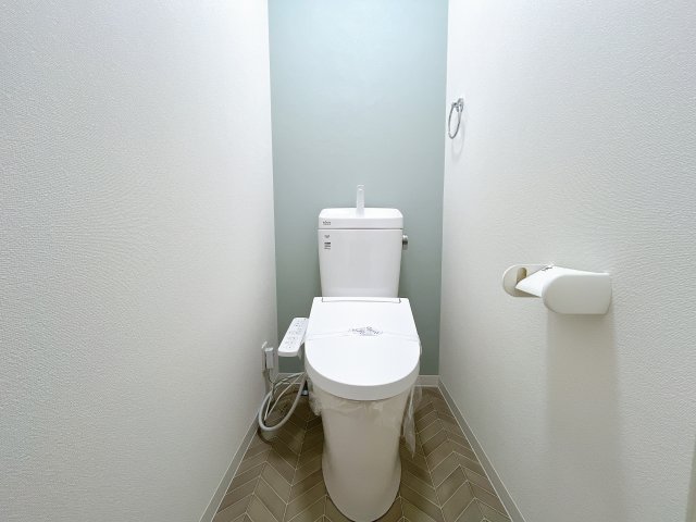 トイレ　別部屋同一間取りのお写真となります。