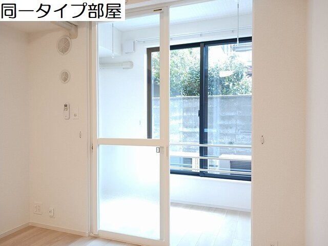 その他設備　サンルーム。雨の日や冬でも安心して洗濯物が干せます！