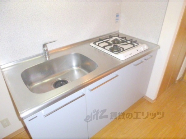 キッチン　２口コンロ付きシステムキッチン。