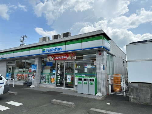コンビニ　ファミリーマート豊橋緑ヶ丘店（コンビニ）まで547m